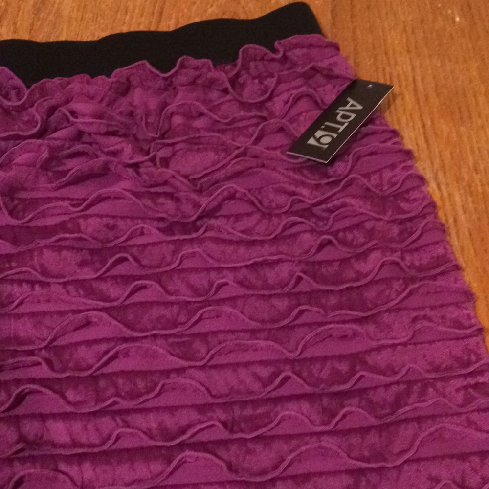 Apt. 9 NWT fuchsia/plum colored skirt w/ ruffles - Picture 4 of 4